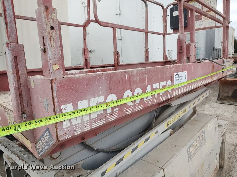image for item DQ0416 Mec 3247ES  scissor lift