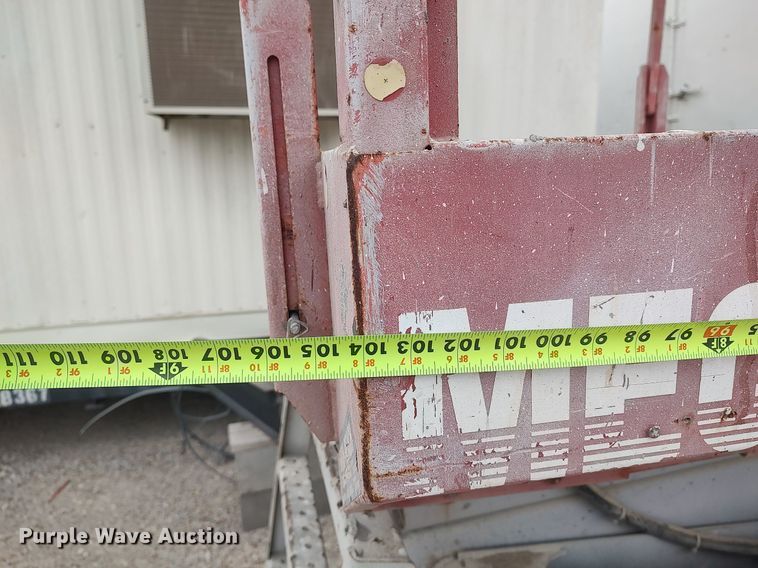 image for item DQ0416 Mec 3247ES  scissor lift