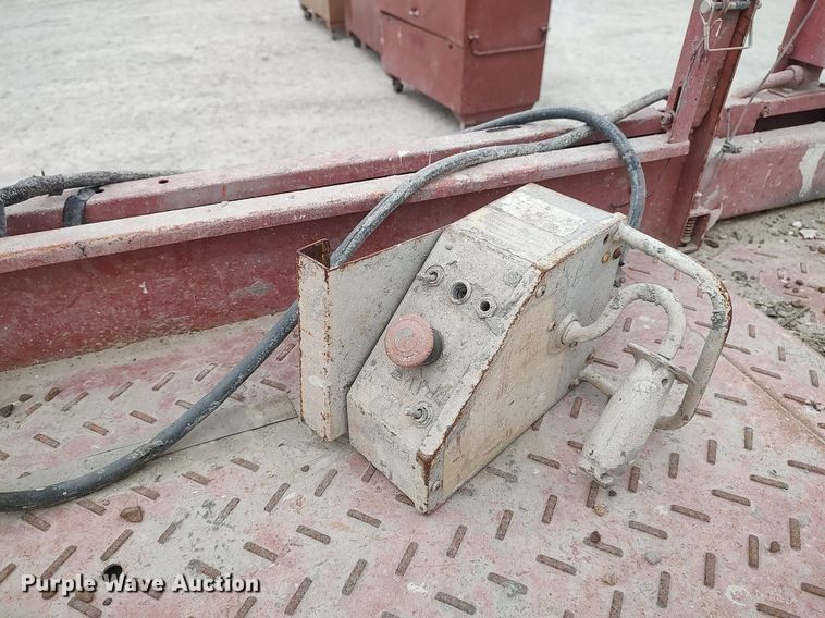 image for item DQ0416 Mec 3247ES  scissor lift