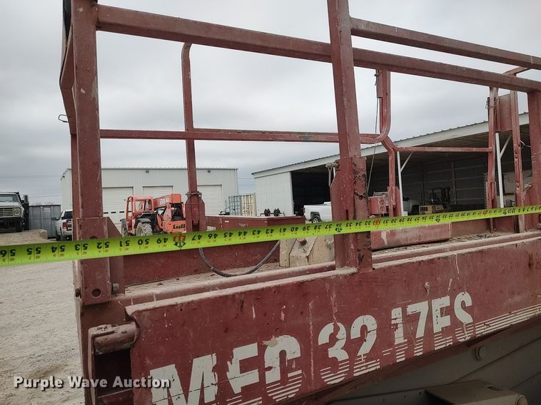 image for item DQ0416 Mec 3247ES  scissor lift