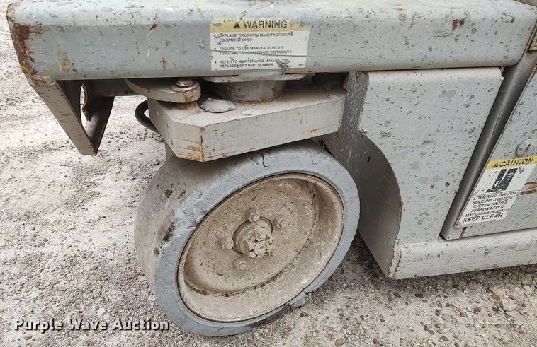 image for item DQ0416 Mec 3247ES  scissor lift