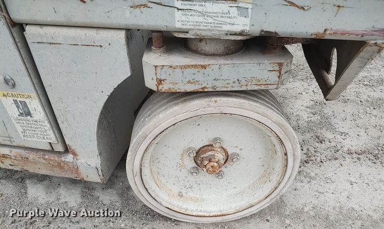 image for item DQ0416 Mec 3247ES  scissor lift