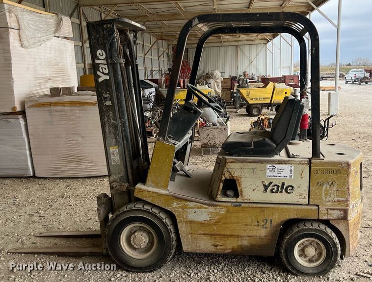 image for item DQ0418 Yale  forklift