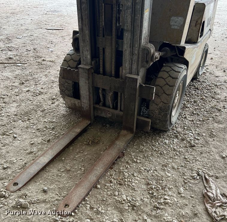 image for item DQ0418 Yale  forklift