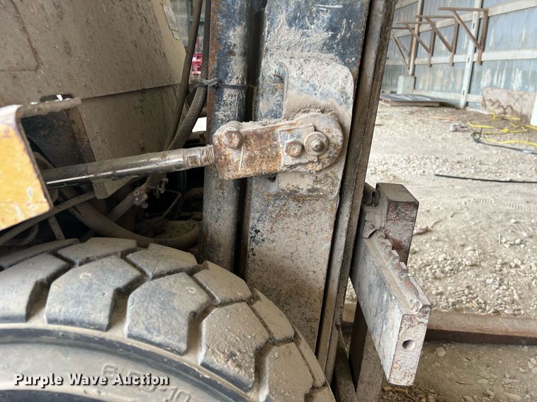 image for item DQ0418 Yale  forklift