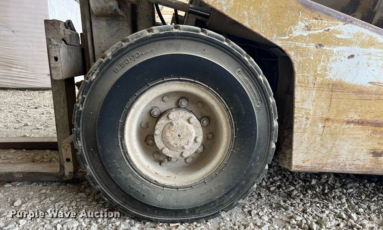 image for item DQ0418 Yale  forklift