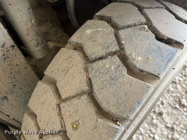 image for item DQ0418 Yale  forklift