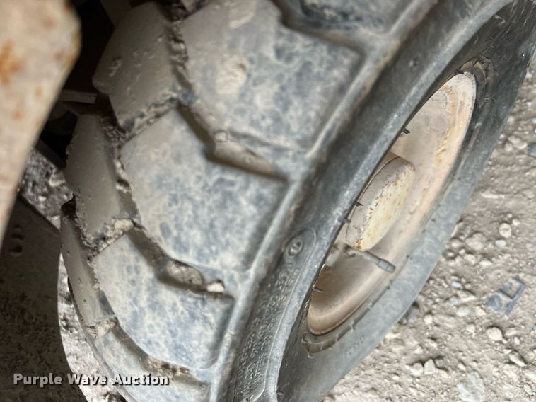 image for item DQ0418 Yale  forklift