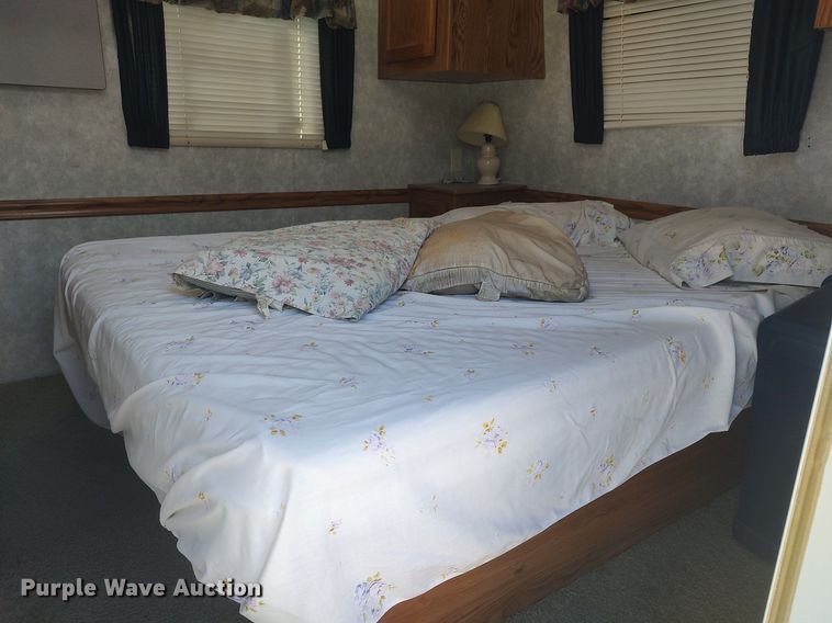 image for item DQ0476 1998 Sportsman 2604P  camper