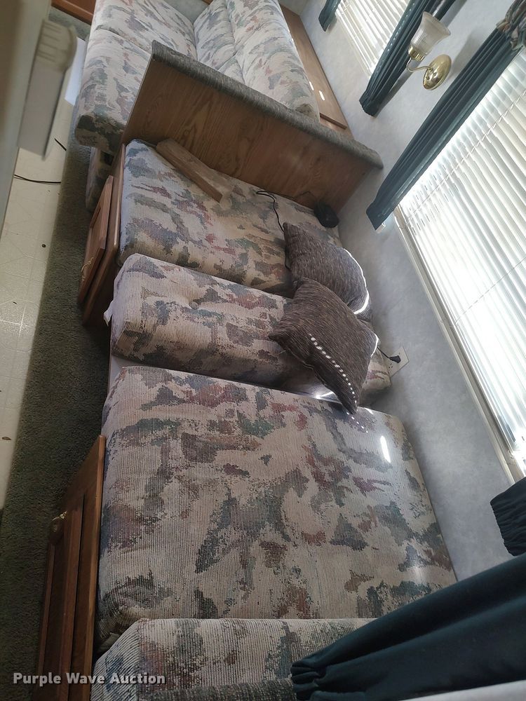 image for item DQ0476 1998 Sportsman 2604P  camper