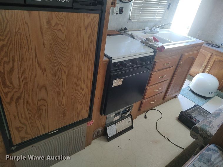 image for item DQ0476 1998 Sportsman 2604P  camper