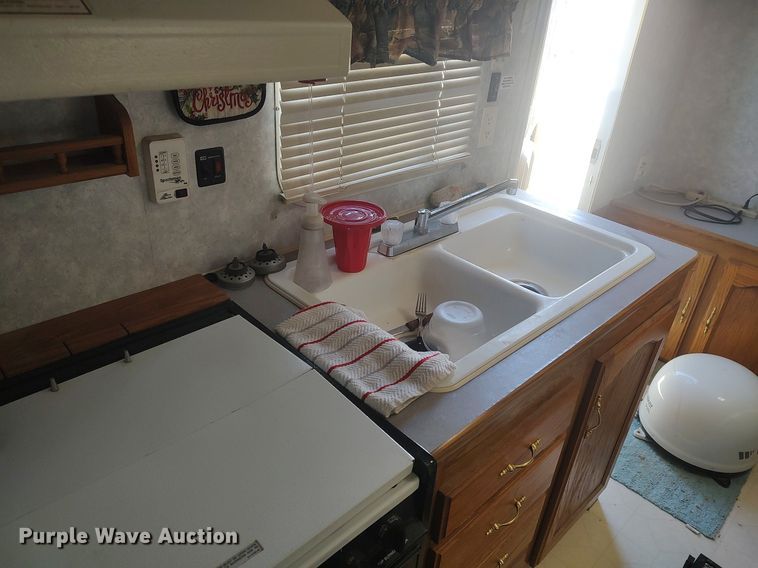 image for item DQ0476 1998 Sportsman 2604P  camper