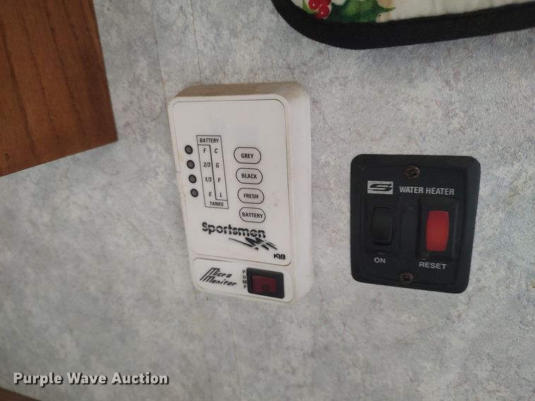 image for item DQ0476 1998 Sportsman 2604P  camper