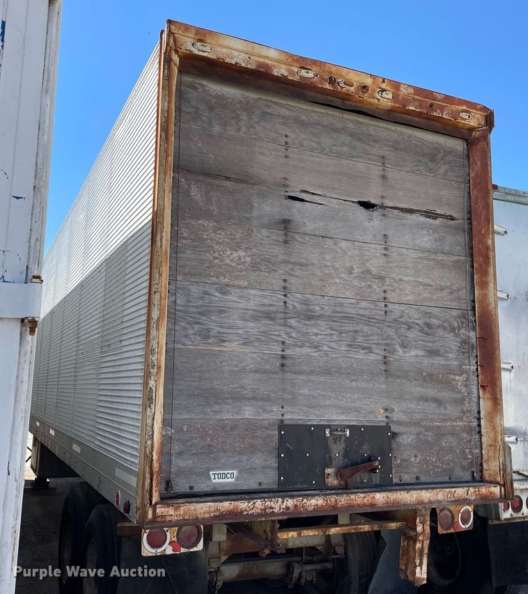 image for item DQ0477 1974 Fruehauf  dry van trailer