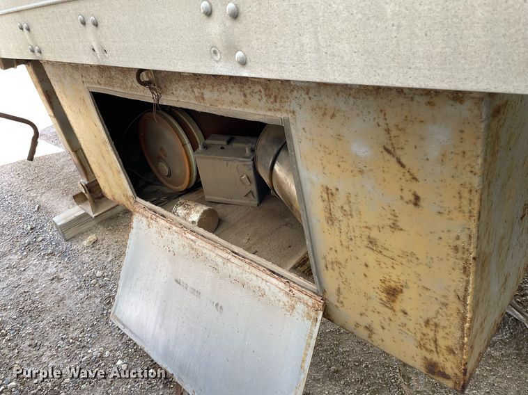 image for item DQ0477 1974 Fruehauf  dry van trailer