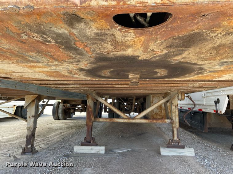 image for item DQ0477 1974 Fruehauf  dry van trailer