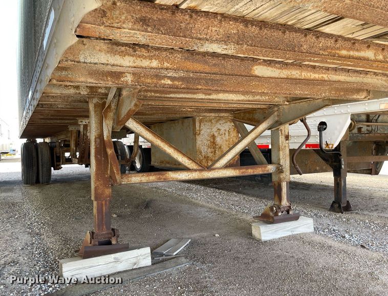 image for item DQ0477 1974 Fruehauf  dry van trailer