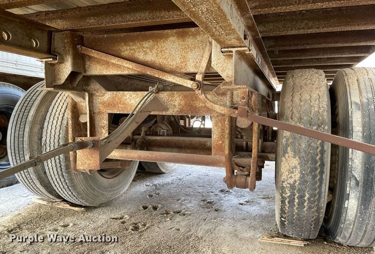 image for item DQ0477 1974 Fruehauf  dry van trailer