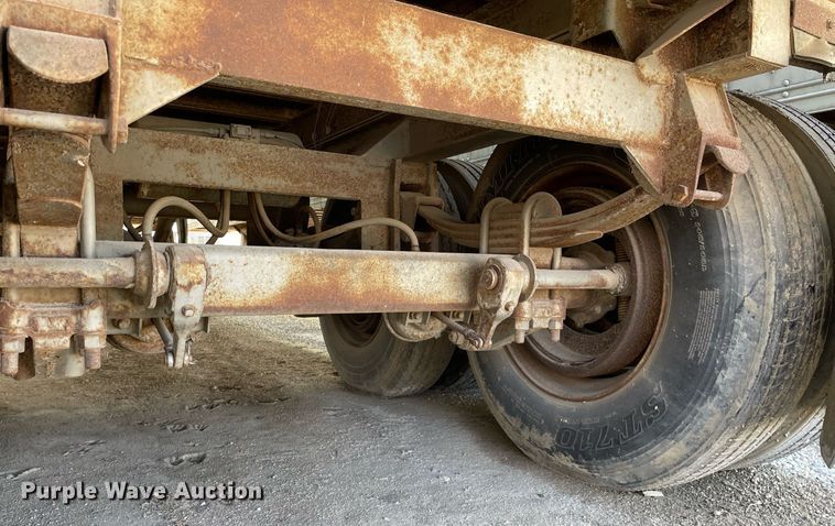 image for item DQ0477 1974 Fruehauf  dry van trailer