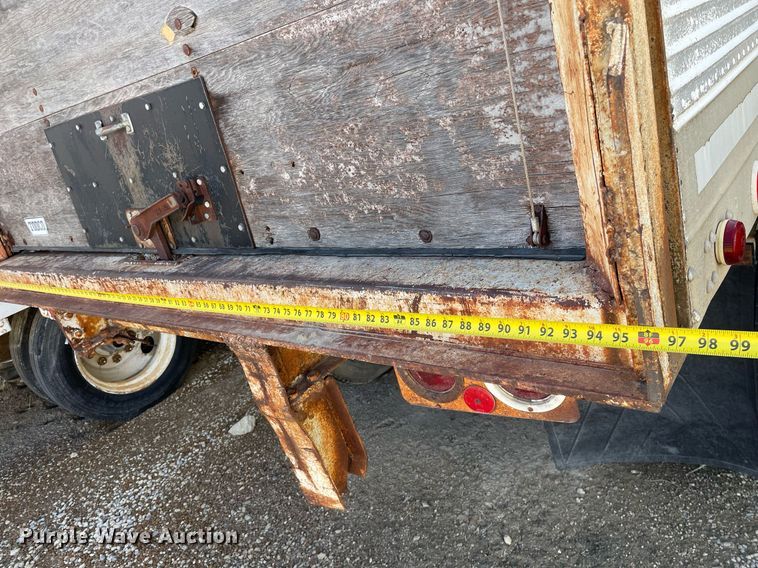 image for item DQ0477 1974 Fruehauf  dry van trailer