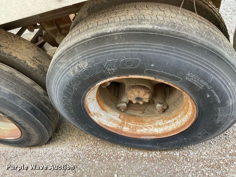 image for item DQ0477 1974 Fruehauf  dry van trailer