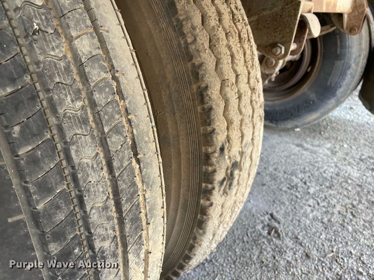 image for item DQ0477 1974 Fruehauf  dry van trailer