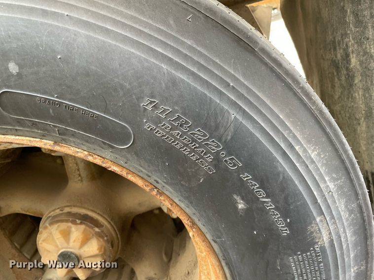 image for item DQ0477 1974 Fruehauf  dry van trailer