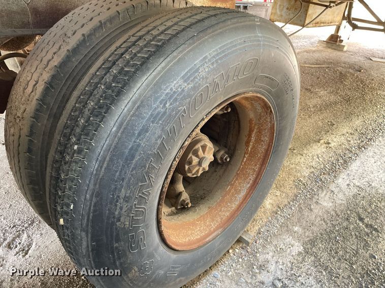 image for item DQ0477 1974 Fruehauf  dry van trailer