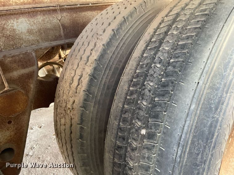 image for item DQ0477 1974 Fruehauf  dry van trailer