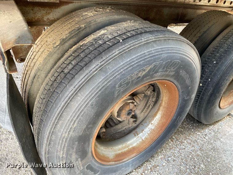 image for item DQ0477 1974 Fruehauf  dry van trailer