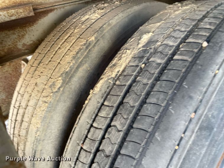 image for item DQ0477 1974 Fruehauf  dry van trailer