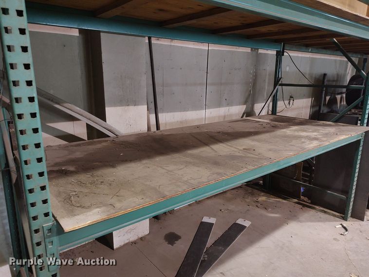 image for item DQ0479 (5) pallet racking sections