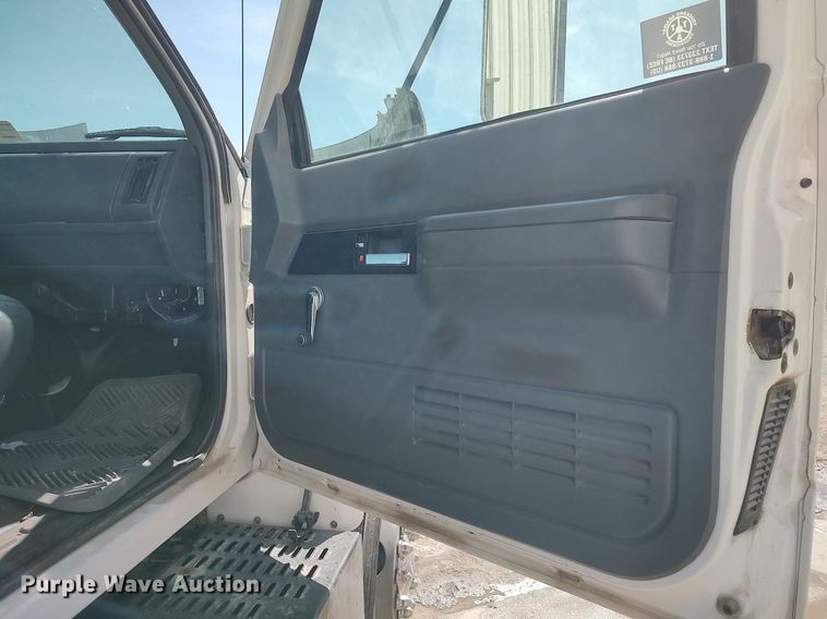 image for item DQ0481 2000 GMC C7500  dump flatbed truck