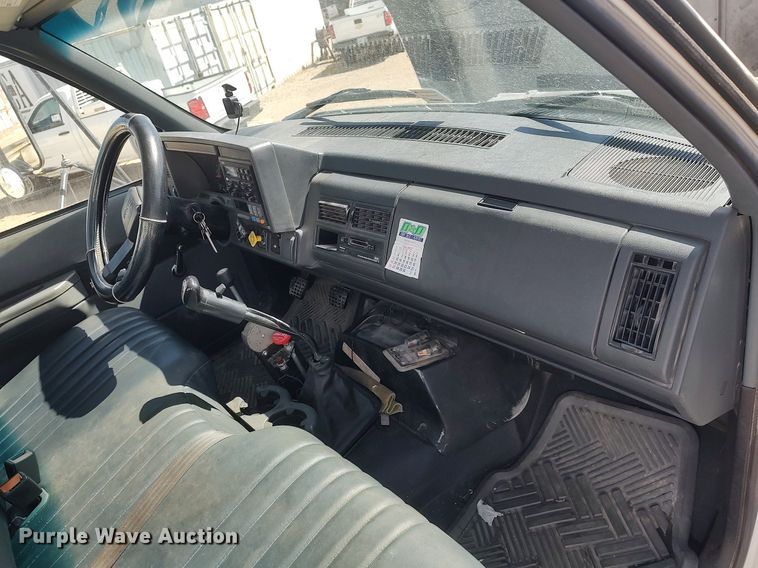 image for item DQ0481 2000 GMC C7500  dump flatbed truck