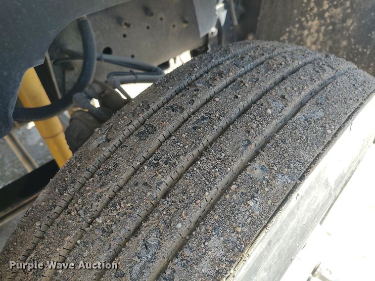 image for item DQ0481 2000 GMC C7500  dump flatbed truck