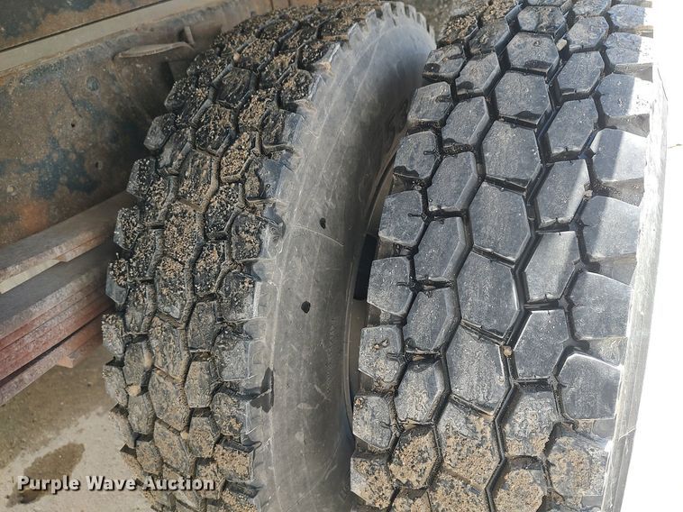 image for item DQ0481 2000 GMC C7500  dump flatbed truck