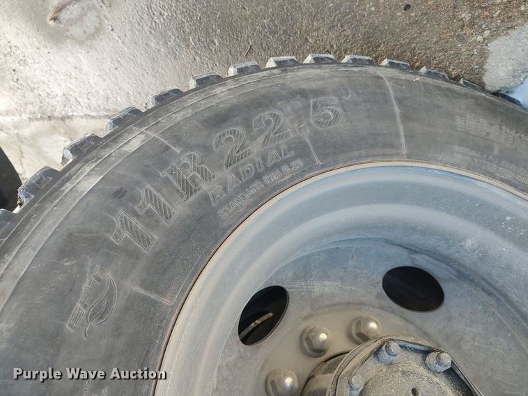 image for item DQ0481 2000 GMC C7500  dump flatbed truck