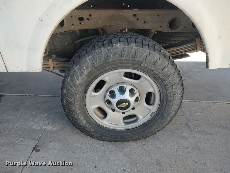 image for item DQ0482 2016 Chevrolet Silverado 2500HD  utility bed pickup truck