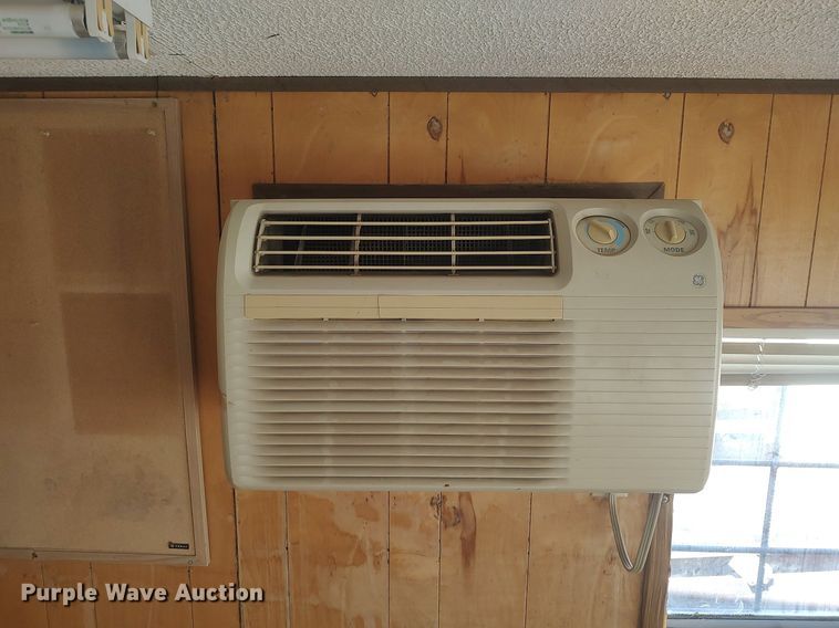 image for item DQ0484 1999 WillScot  jobsite trailer