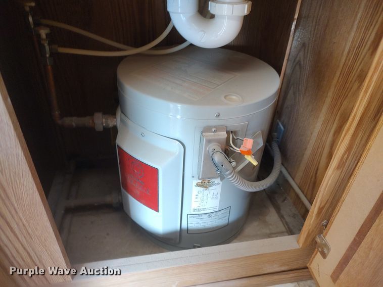 image for item DQ0484 1999 WillScot  jobsite trailer