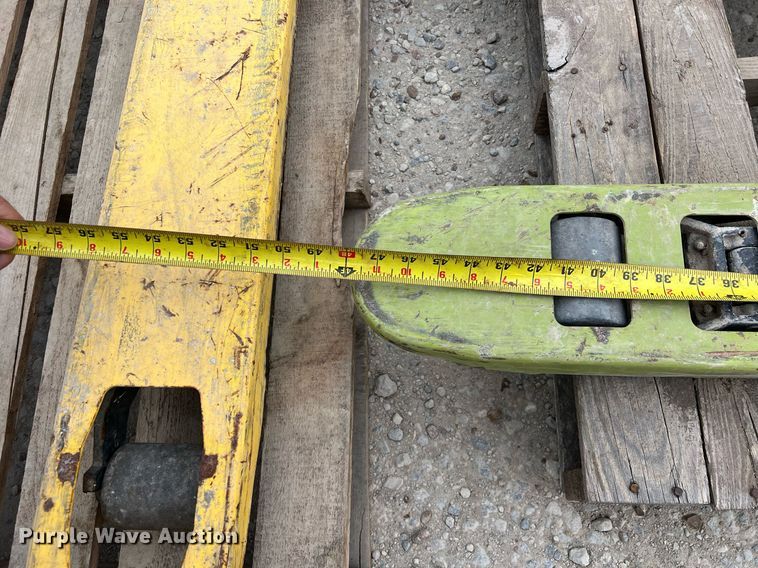 image for item EA9450 (2) pallet jacks