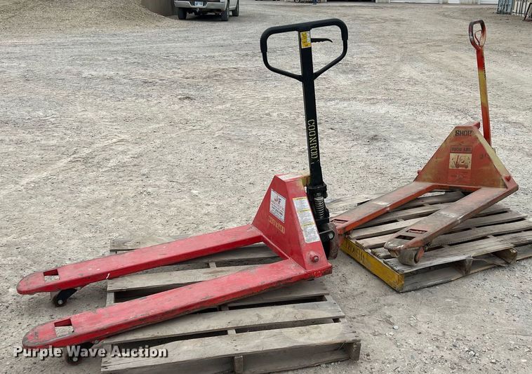 image for item EA9452 (2) pallet jacks