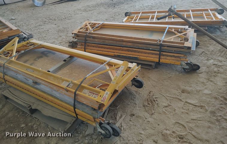 image for item EA9453 (8) 6' scaffolding uprights
