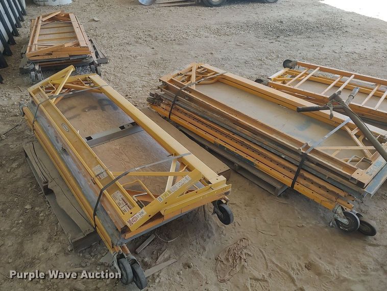 image for item EA9453 (8) 6' scaffolding uprights