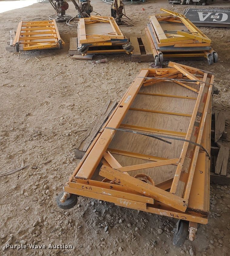 image for item EA9453 (8) 6' scaffolding uprights