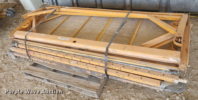 image for item EA9453 (8) 6' scaffolding uprights