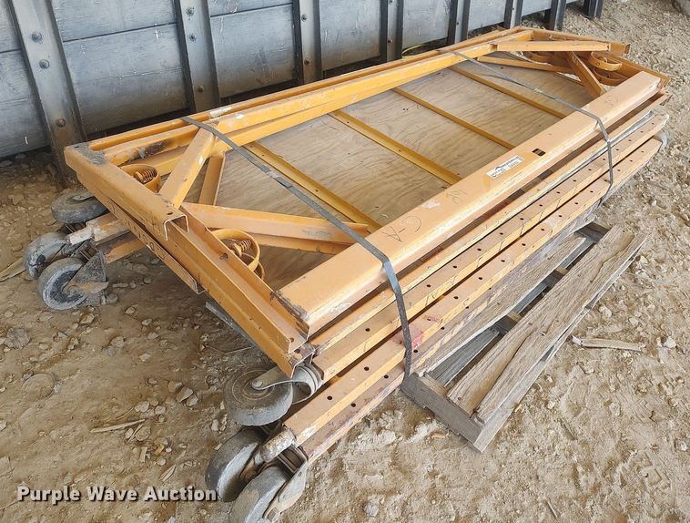 image for item EA9453 (8) 6' scaffolding uprights