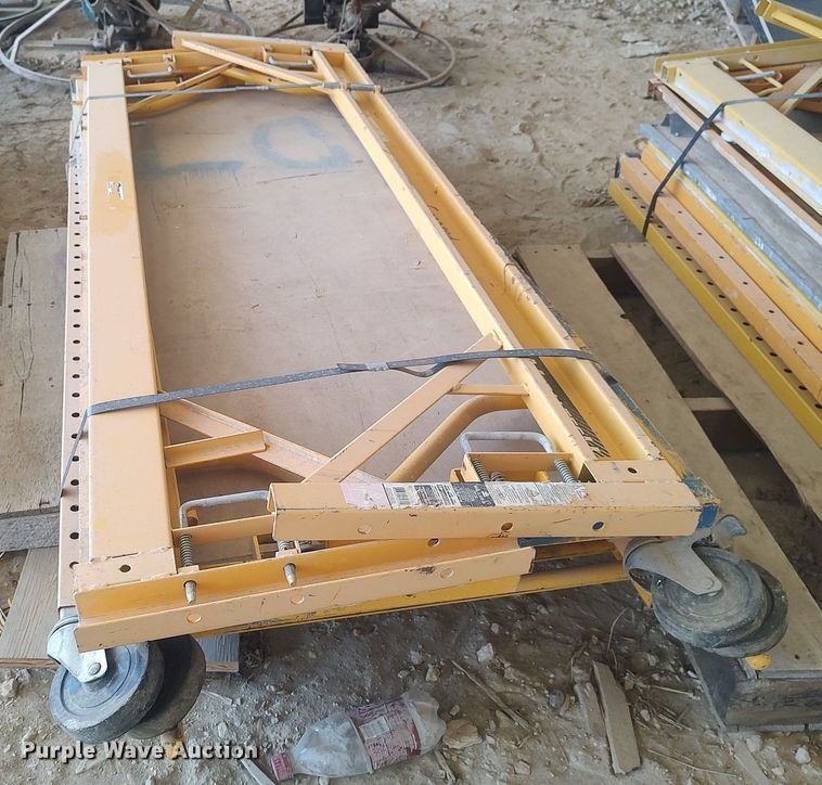 image for item EA9453 (8) 6' scaffolding uprights