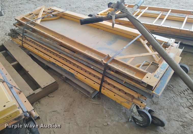 image for item EA9453 (8) 6' scaffolding uprights