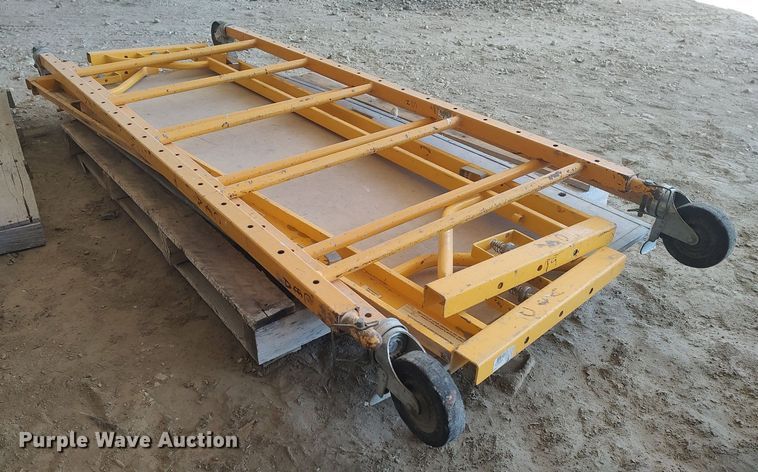 image for item EA9453 (8) 6' scaffolding uprights